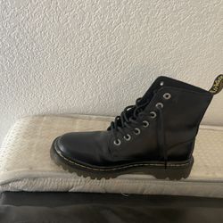 Doc Martin Boots. Size 8 Female