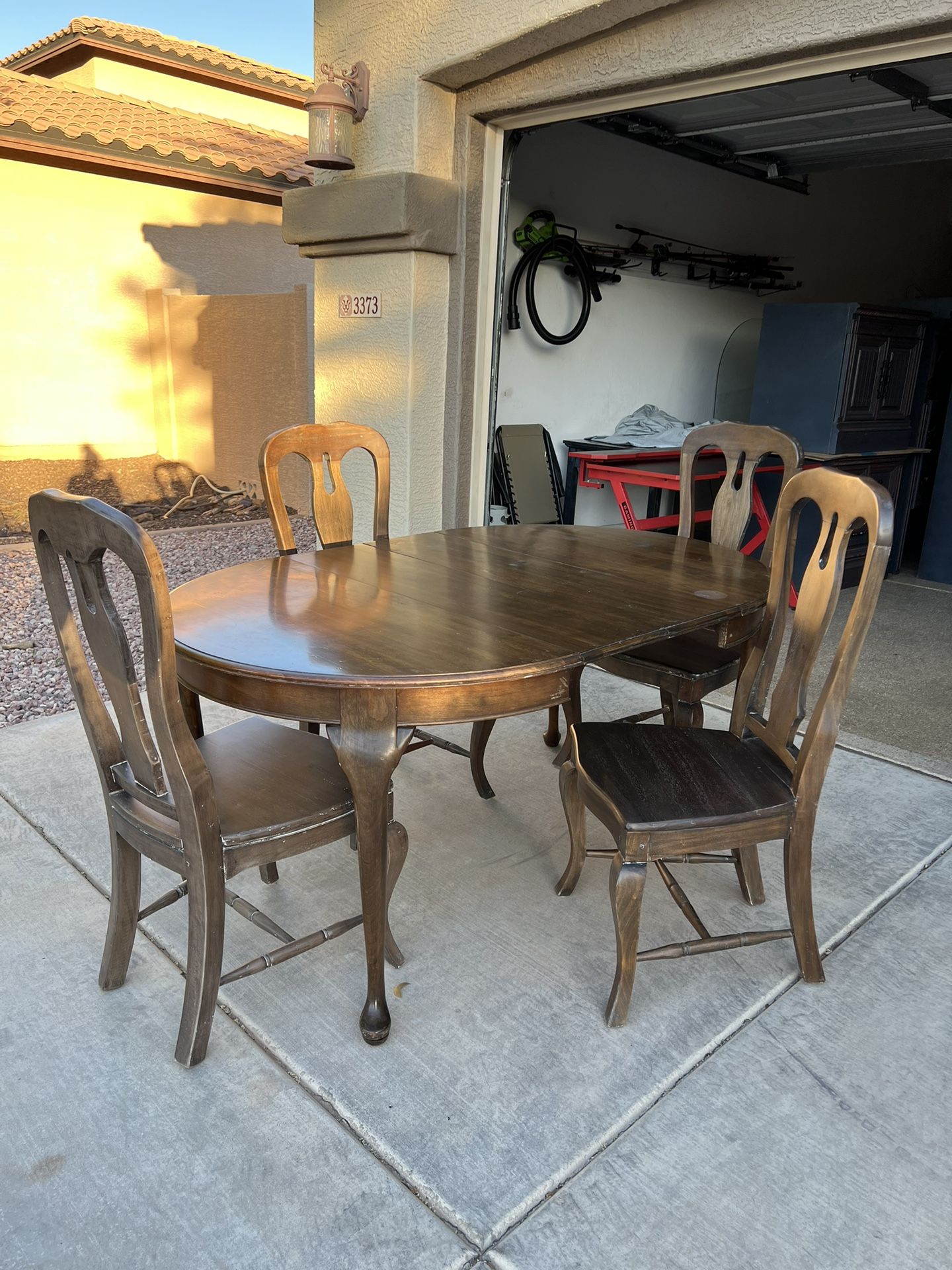 Dining Table & 4 Chairs