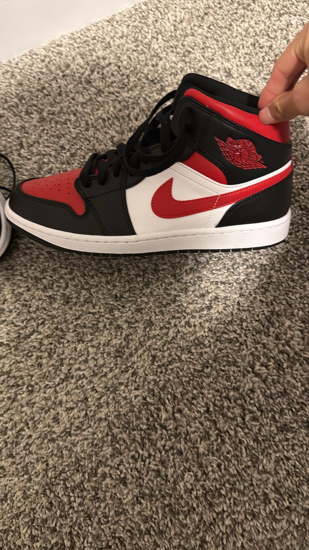 Air Jordan 1 Mid Bred Toe