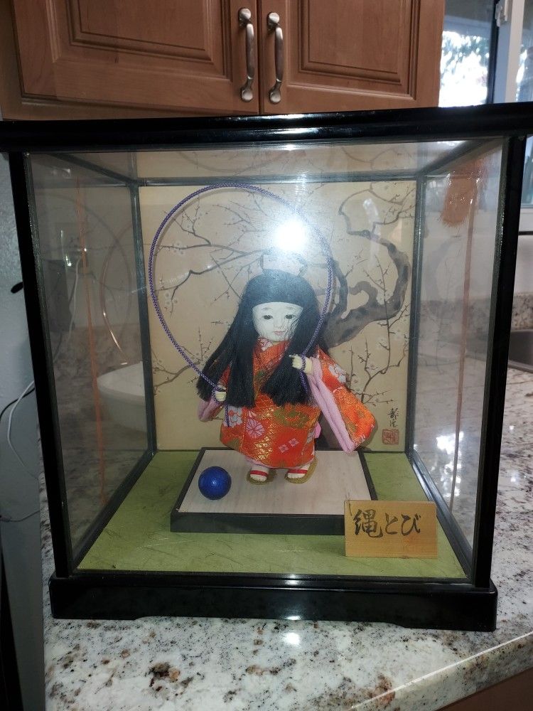 Kimekomi Doll
In Glass Case