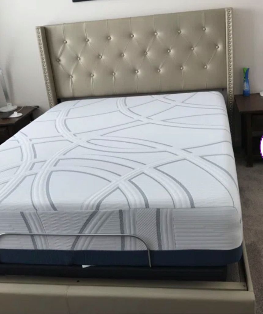 BED FRAME/HEADBOARD ONLY* FULL SIZE