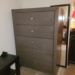 Dresser 