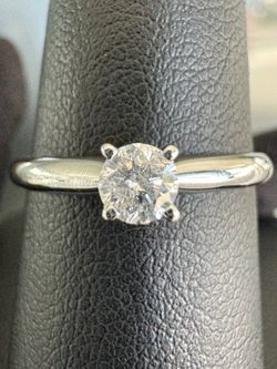 14k white gold 0.32ct Round Diamond Engagement Ring