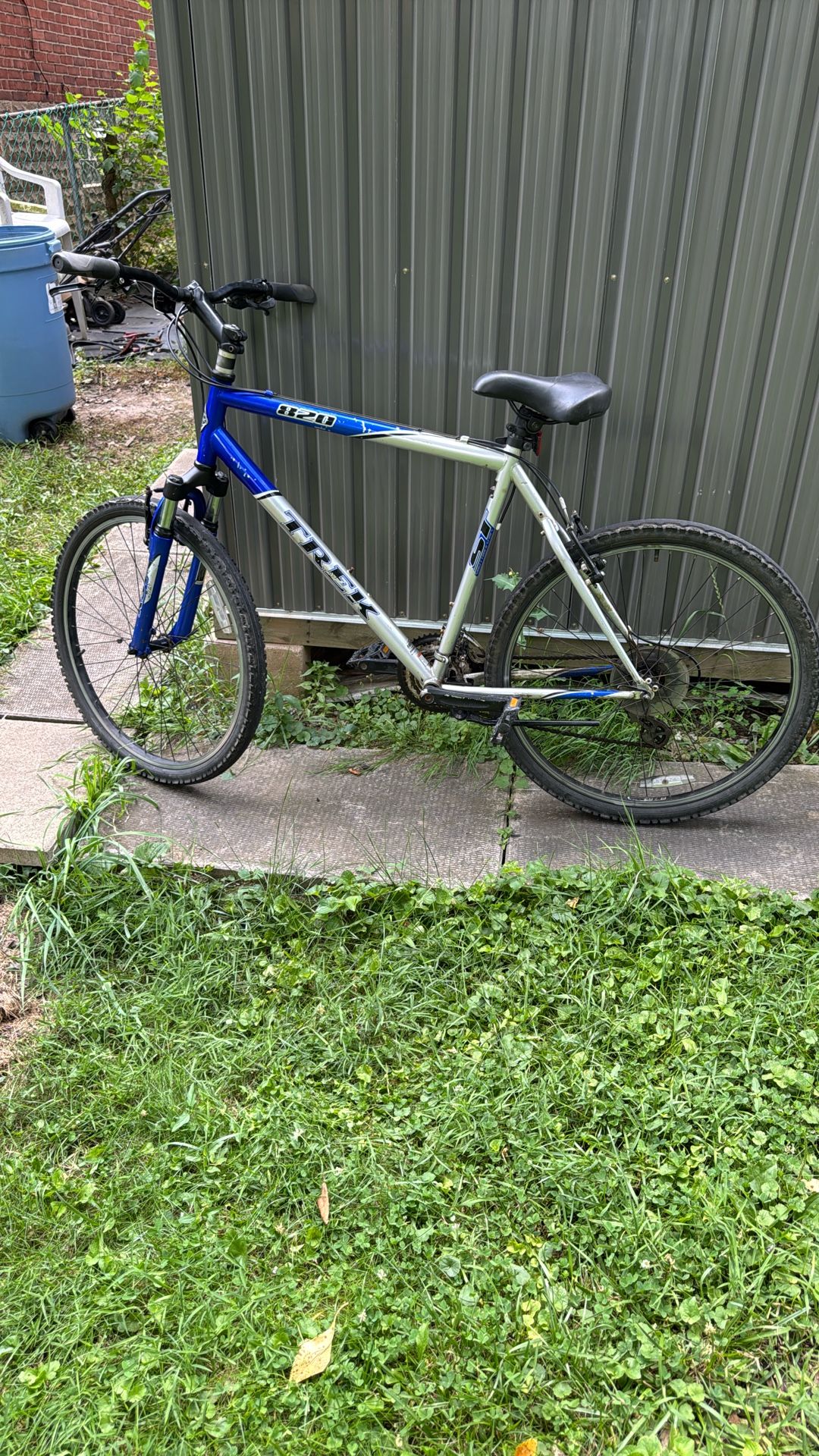 TREk Bike 820