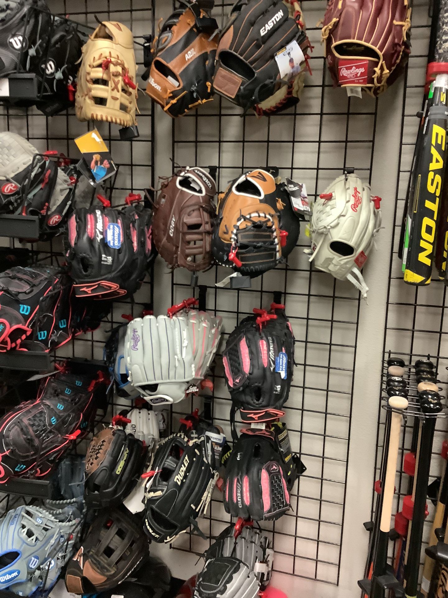 Boys Batting Gloves Medium for Sale in North Las Vegas, NV - OfferUp