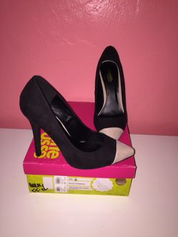 Black high heels (size 7)