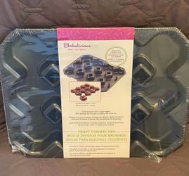 New!  Bakelicious Crispy Corners Pan
