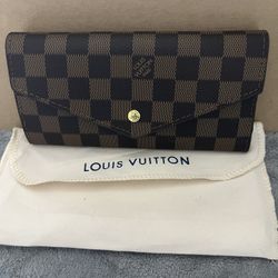 Louis Vuitton Women Wallet Is