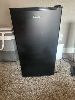 Galanz Mini Fridge Black