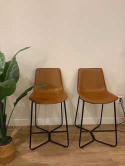 Counter chairs set