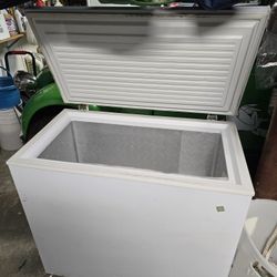 Free Working Chest Cooler