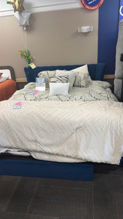 Headboard and side rails Only!!!!
