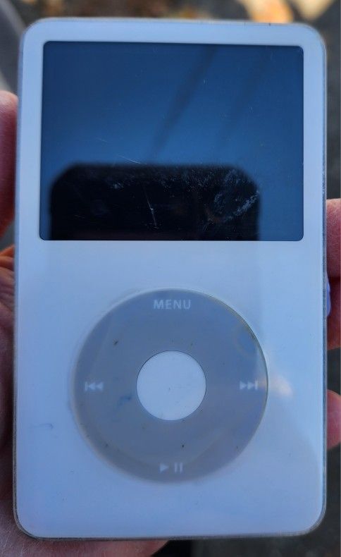 Ipod 5th Generation 30gb And Belkin Car Adapter