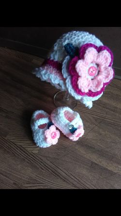 MG Crochet ..gorro y zapatitos