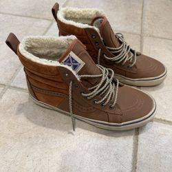 VANS - Sk8 Hi Waterproof Insulated Shoe (Men’s size 10)