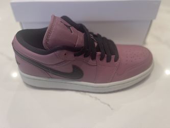 Jordan 1 Low SE (Size Woman 7.5)