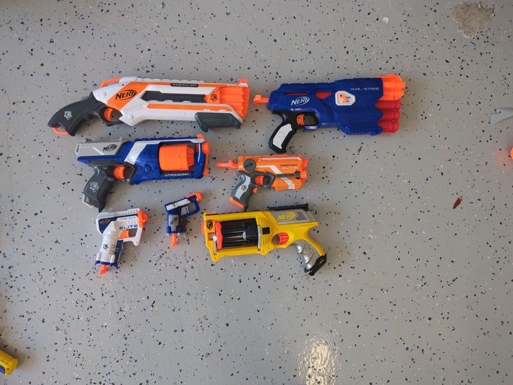 7x Nerf Blasters