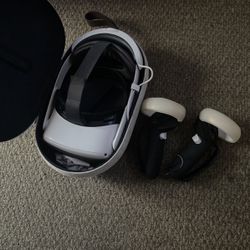 Oculus Quest 2 With Accessories 