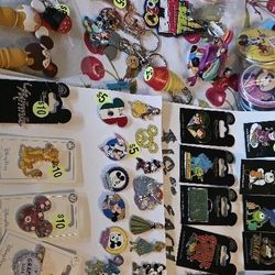 DISNEY COLLECTIBLES 