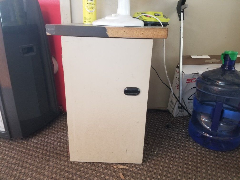 Garage Unit Under Cabinet Stoage