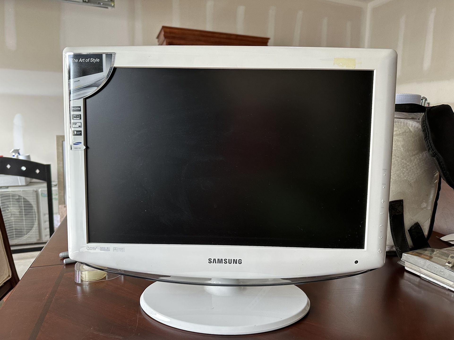 Samsung LCD 19” White TV