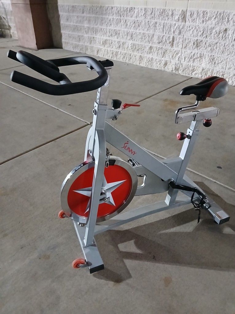 Indoor EXERCISE BIKE Sunny Brand 40lb Flywheel NEW