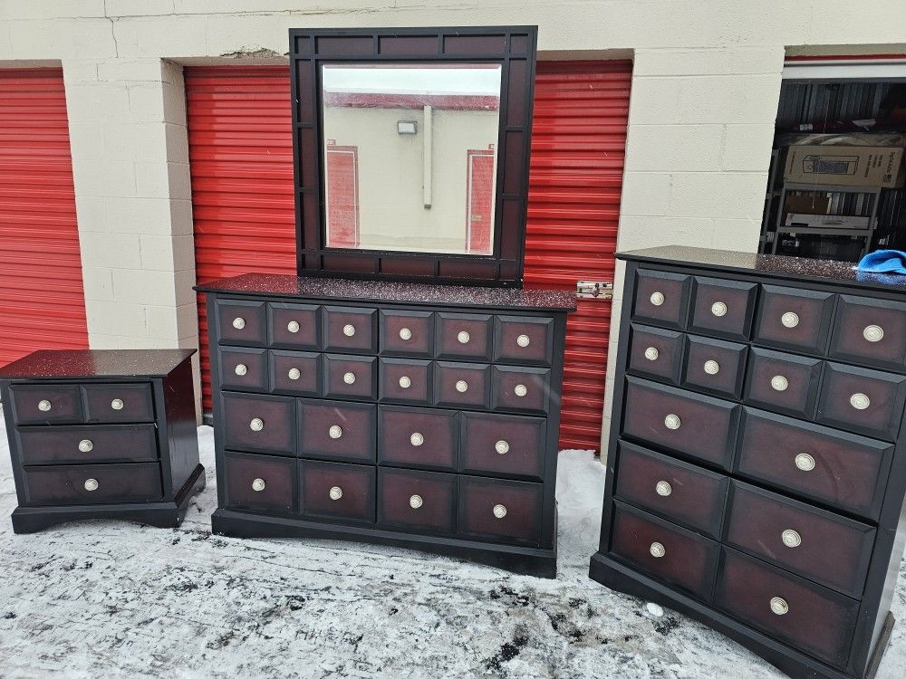 Najarian Eight-Drawer Dresser With Mirror set Cherry wood