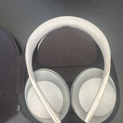 Bose Noise Cancelling Headphones 700 – Silver