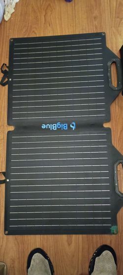 big blue briefcase solar panel