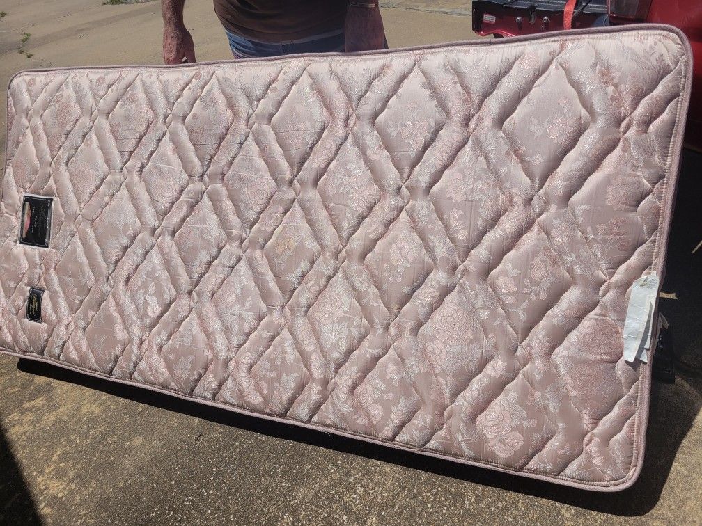 Tw Matt,box ,and Frame