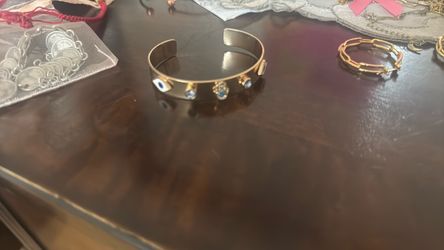 Eye bracelet