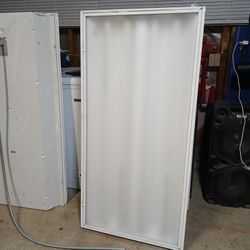 Garage Lights In Good Condition 