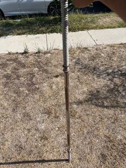 Weight lifting bar
