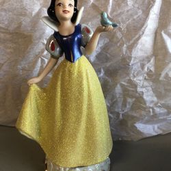 7 inch Disney Snow White Statue with base and glitter dress
