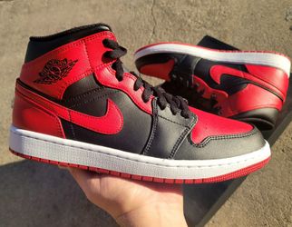 Jordan 1 Mid "Banned" Size 9.5M