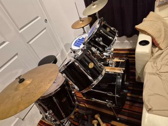 TAMA 9PC ROCKSTAR DRUM SET PRISTINE CONDITION $995