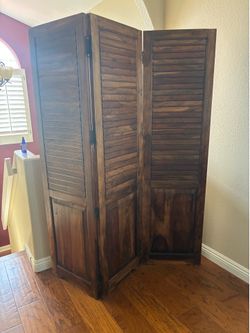 Wood trifold screen