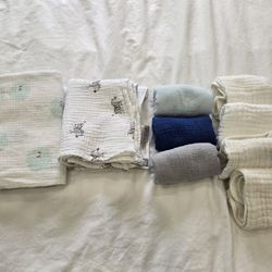 Soft Cotton Muslin Swaddle x2, Soft Muslin Burp Cloths x7