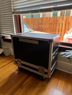 Amp road case with casters / guitar/bass amp case