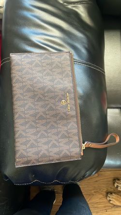 New mk hand bag, it doesn’t  have the tags