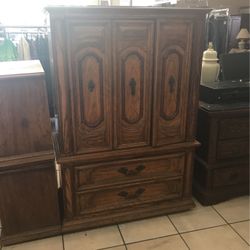 Thomasville Antique Chest of Drawers And Night Stands