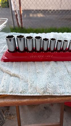 Snap on socket set