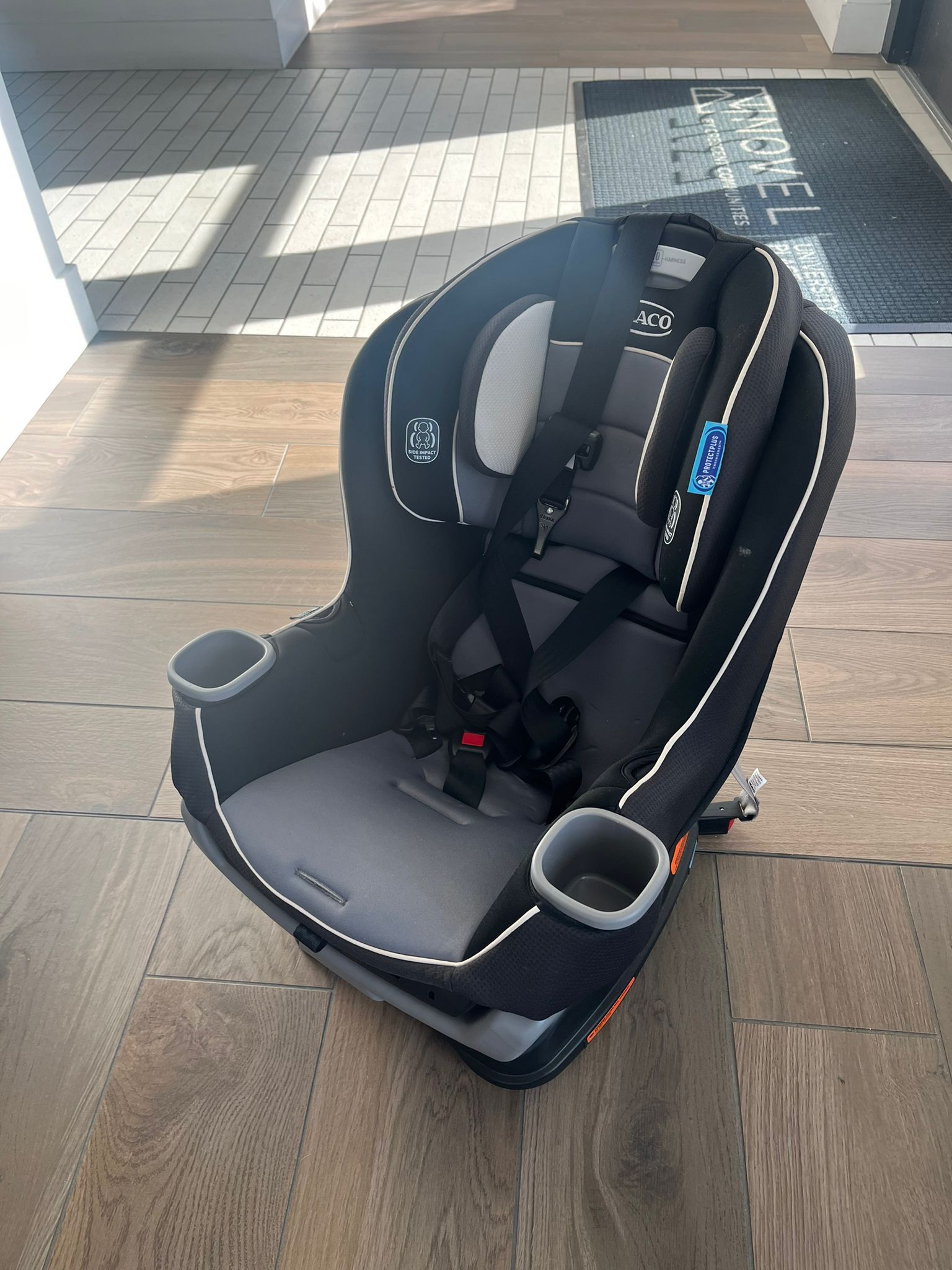 Graco Extend2Fit Convertible Baby Car Seat – Like New
