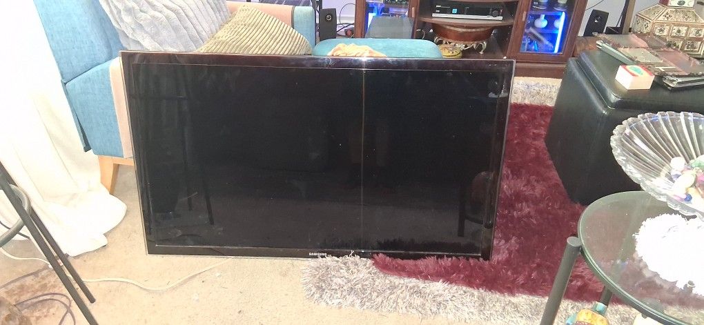 48" Samsung TV