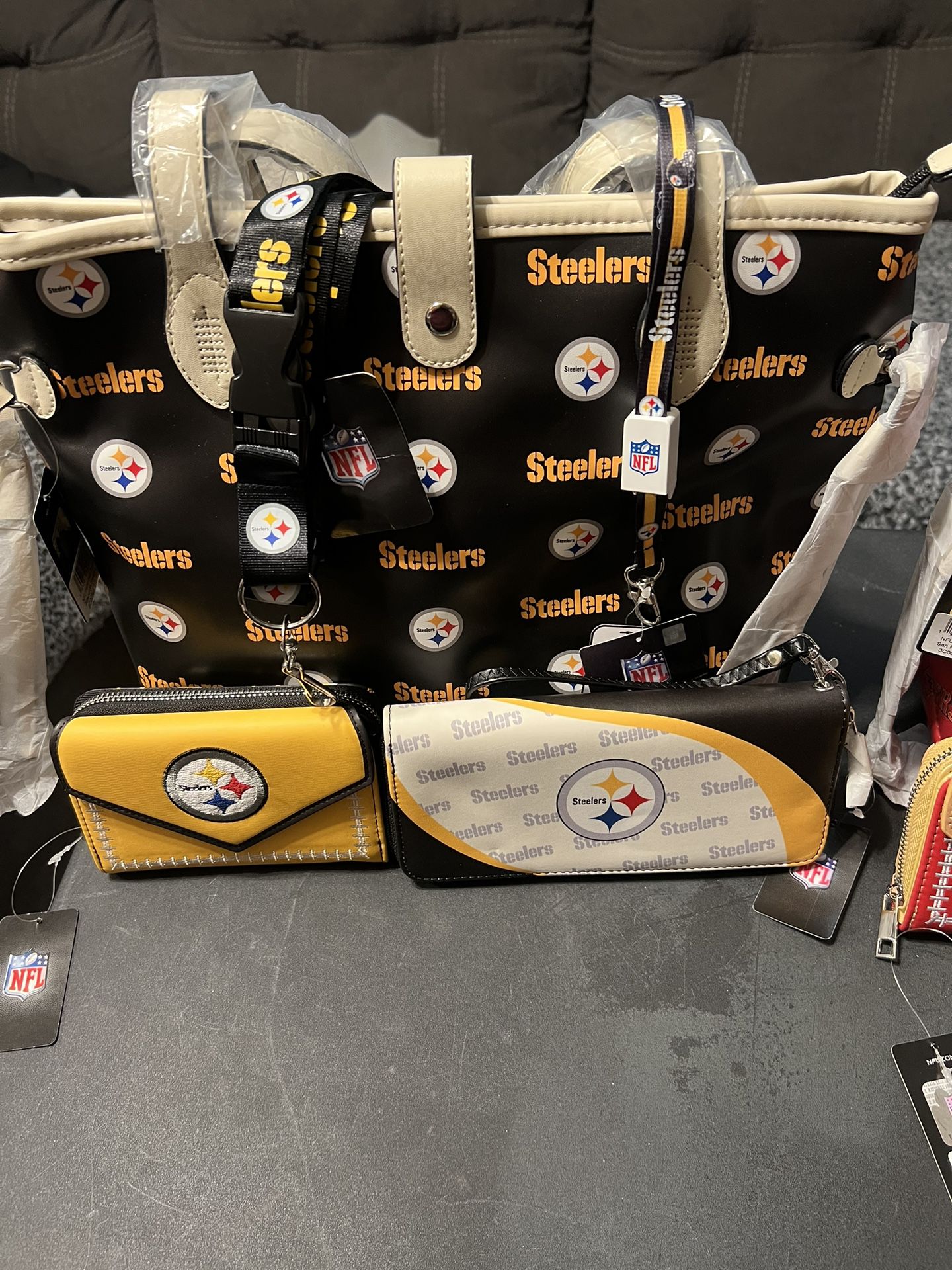 NFL Women Tote Bag With Wallets And Key Chains