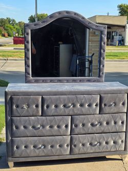 DRESSER WITH MIRROR