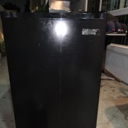 Artic King  4.5 cu mini fridge