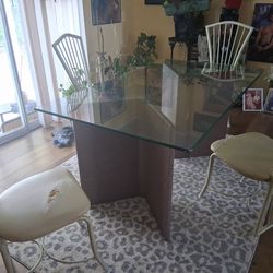 Dinning room table with four chairs