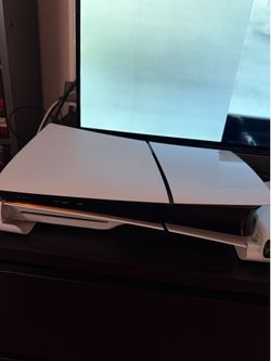 PS5 slim w/disc Blu-ray 2 controllers/ 2 controller cooling station