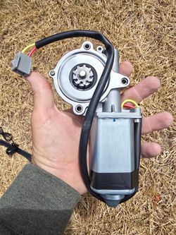 FREE drivers side power window motor for a OBS F-250 pickup.